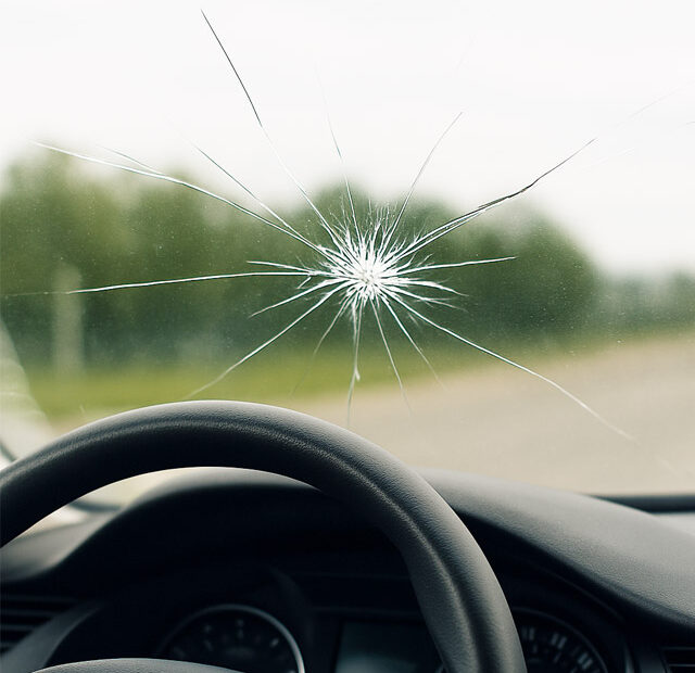 Czy można jeździć z pękniętą szybą